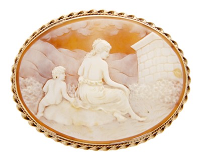 Lot 46 - A large Victorian gold and shell cameo.