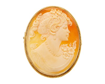 Lot 43 - A 9k gold shell cameo.