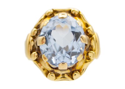 Lot 47 - A high-purity gold and synthetic spinel dress ring.