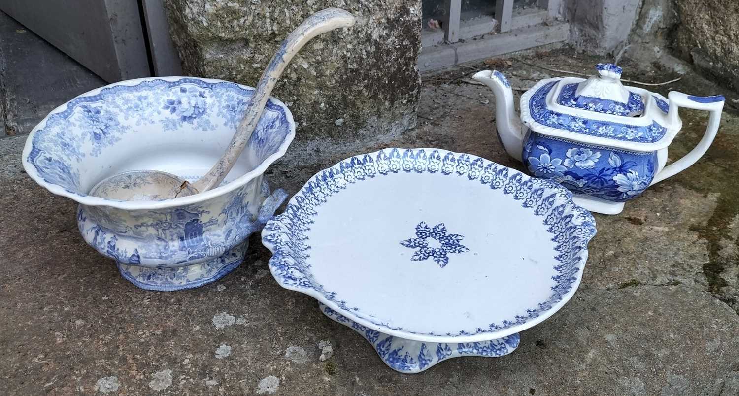 Lot 96 - A blue and white pottery comport.