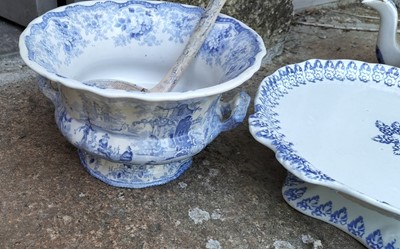 Lot 96 - A blue and white pottery comport.