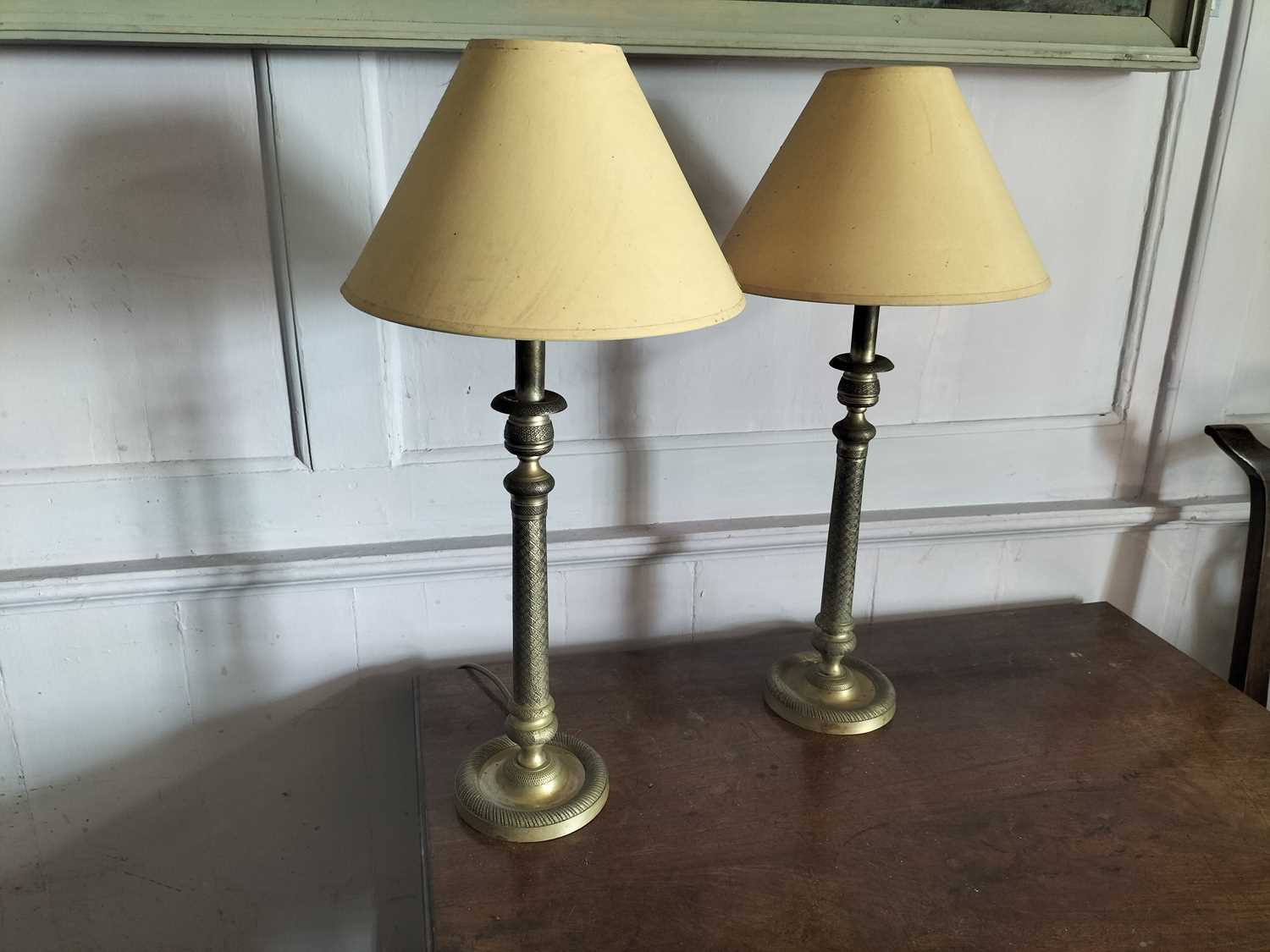 Lot 246 - Lighting