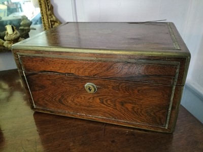 Lot 233 - Jewellery box