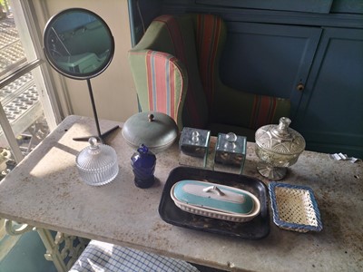 Lot 296 - Bathroom glassware etc