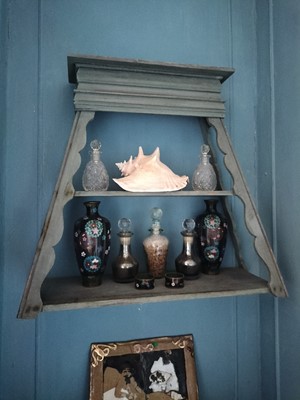 Lot 288 - Shelves