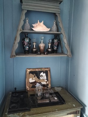 Lot 286 - Toilet bottles etc