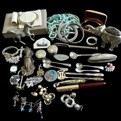 Lot 26 - A selection of costume jewellery, a plated...