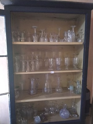 Lot 119 - A quantity of glassware.