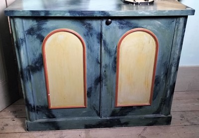 Lot 463 - side cabinet