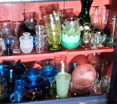 Lot 120 - A quantity of glassware.