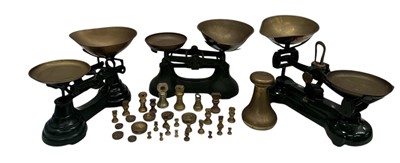 Lot 40 - A good collection of brass weights and three...