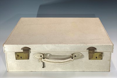 Lot 3093 - A Watajoy white leather ladies travelling...