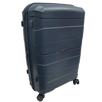 Lot 117 - IT Momentous - Medium Plus suitcase