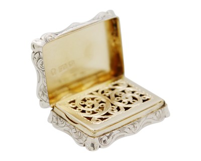 Lot 197 - An early Victorian silver vinaigrette by Edward Smith.