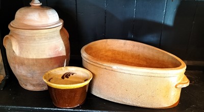 Lot 549 - Pottery