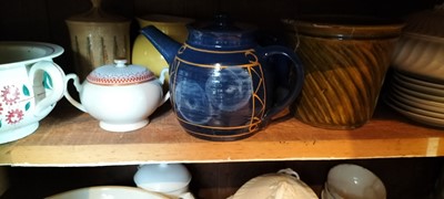 Lot 551 - Pottery