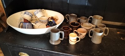 Lot 552 - Pottery