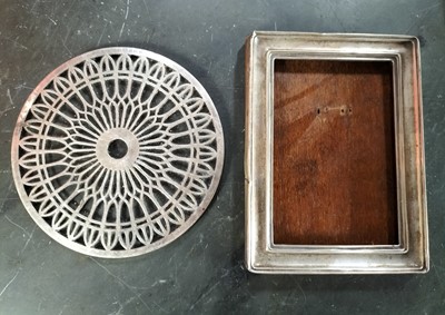 Lot 137 - A silver mounted photograph frame.