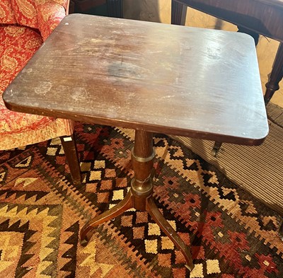 Lot 429 - An occasional table
