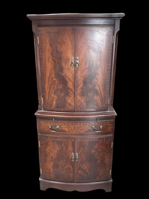 Lot 91 - A diminutive illuminated drinks cabinet by...