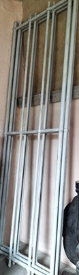 Lot 567 - Screen