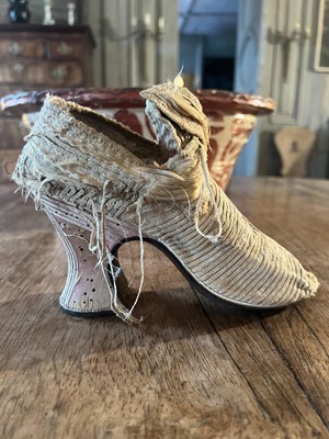 Lot 431 - A Lady's Shoe