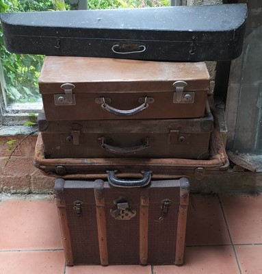 Lot 571 - Cases