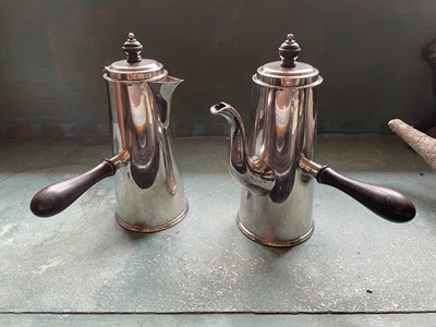 Lot 147 - An early Georgian style silver plated coffee/chocolate pot and hot water jug.