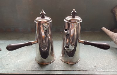 Lot 147 - An early Georgian style silver plated coffee/chocolate pot and hot water jug.