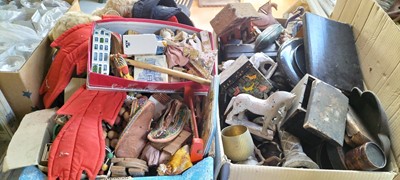 Lot 646 - Lacquerware and mixed items
