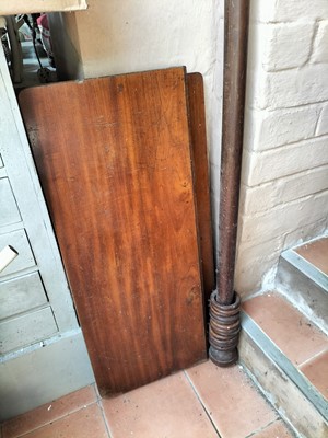 Lot 648 - Furniture