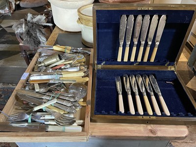 Lot 151 - A quantity of assorted cutlery.