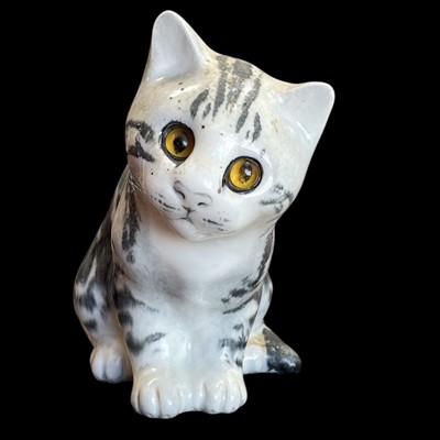 Lot 183 - A vintage signed Mike Hinton kitten, 14cm tall.