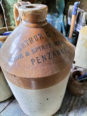 Lot 657 - Stoneware