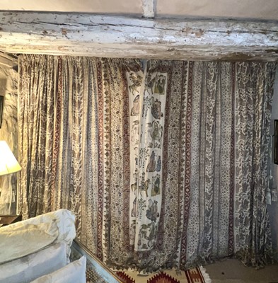 Lot 424 - Curtains in Kalamkari hand blocked style