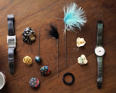 Lot 180 - An assortment of costume jewellery.