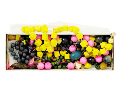Lot 187 - An assortment of costume jewellery beads.