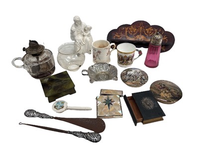 Lot 88 - Silver handled button hook and shoe horn, a...