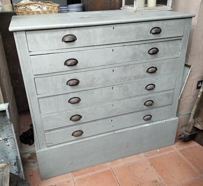 Lot 588 - Painted storage chest
