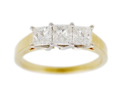 Lot 98 - An 18k gold three-stone diamond ring.