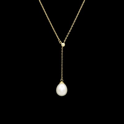 Lot 59 - A gold-plated silver adjustable necklace with a suspended white cultured pearl pendant.