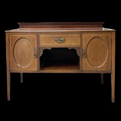Lot 112 - An Edwardian Washstand. The Stand is 85cm tall,...