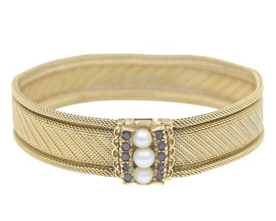 Lot 66 - A stylish mid 20th-century 9k gold mesh bracelet by Fred Manshaw Ltd.