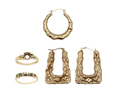 Lot 8 - An assortment of 9k gold jewellery items.