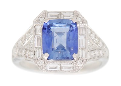 Lot 124 - A good Art Deco-style 18k white gold, sapphire, and diamond dress ring.