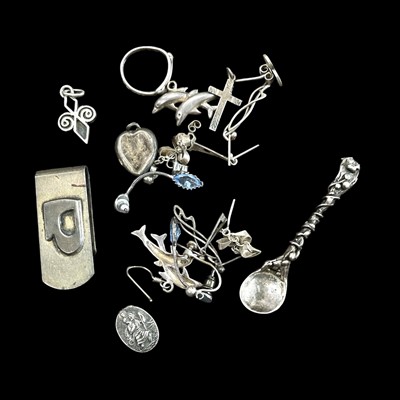 Lot 192 - A silver money clip and a selection of silver,...