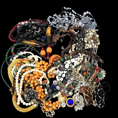Lot 203 - A selection of costume jewellery.