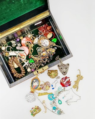 Lot 55 - A box of costume jewellery.