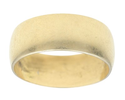 Lot 89 - An 18k gold band ring.