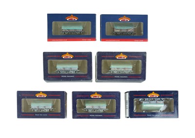Lot 327 - Bachmann China Clay Wagons x7 - boxed